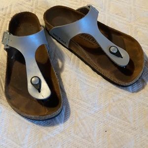 Birkenstock Gizeh. Silver. Size 36